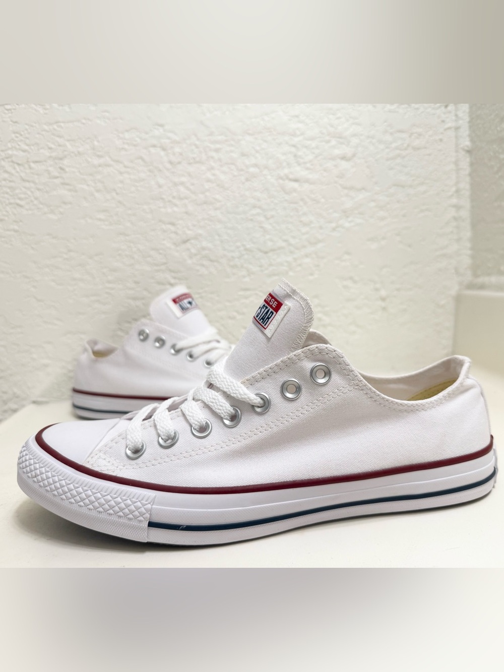 Converse White Low-Top Sneakers with Red & Navy Stripes Mens 8.5 women’s 10.5 - Picture 2 of 6